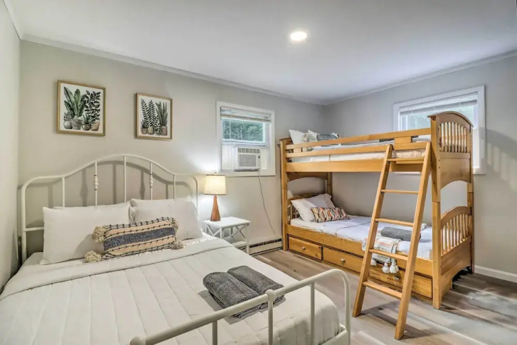 Charming Emerald Lakes Cottage w/ Hot Tub!
