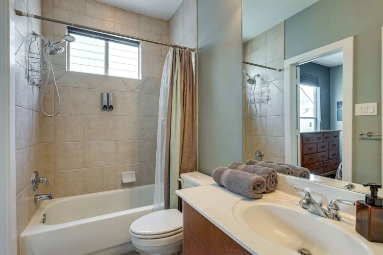 3 Bedrooms Apartment