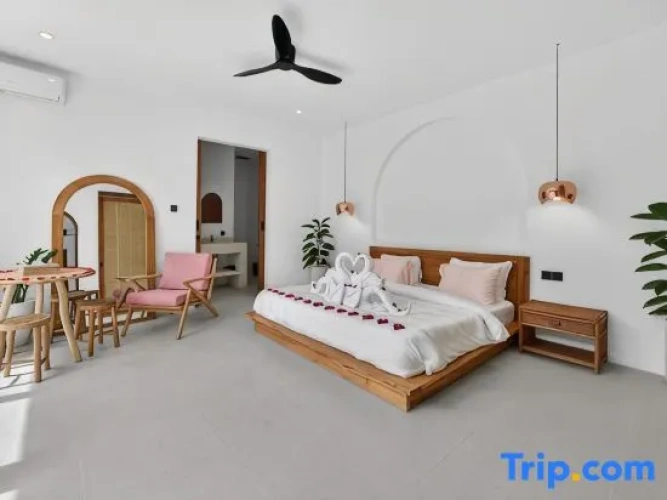 2 Bedrooms Villa