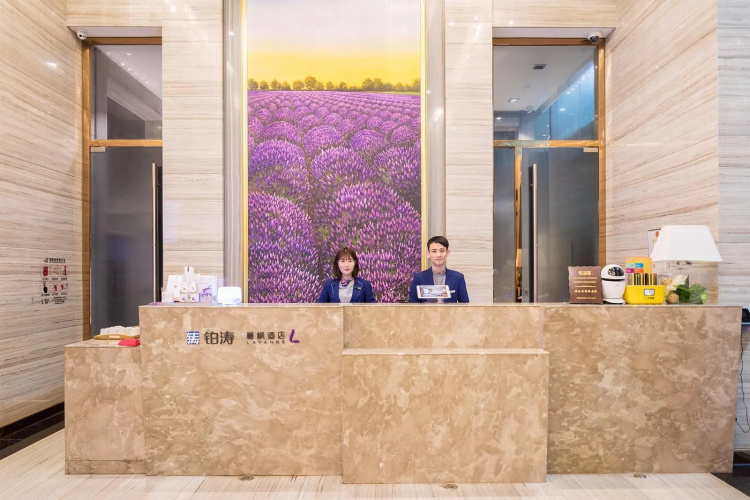 Lavande Hotel Heyuan Wanlongcheng