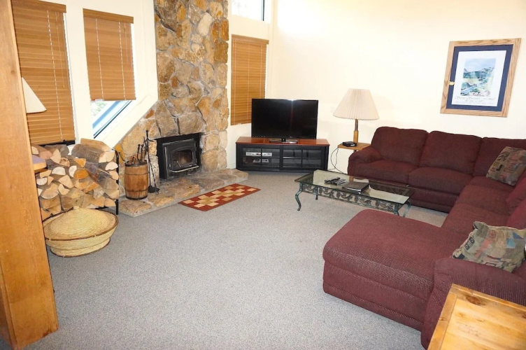 652 4 Bedroom Condo