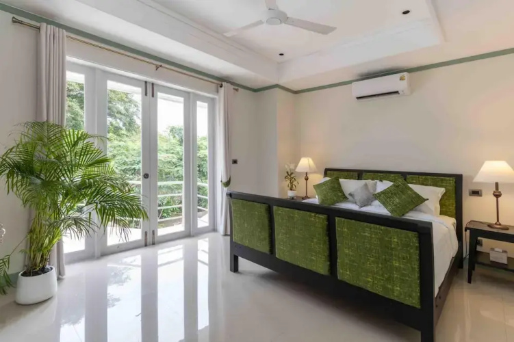 4Bed PoolVillaSteps from the Beach KBR34