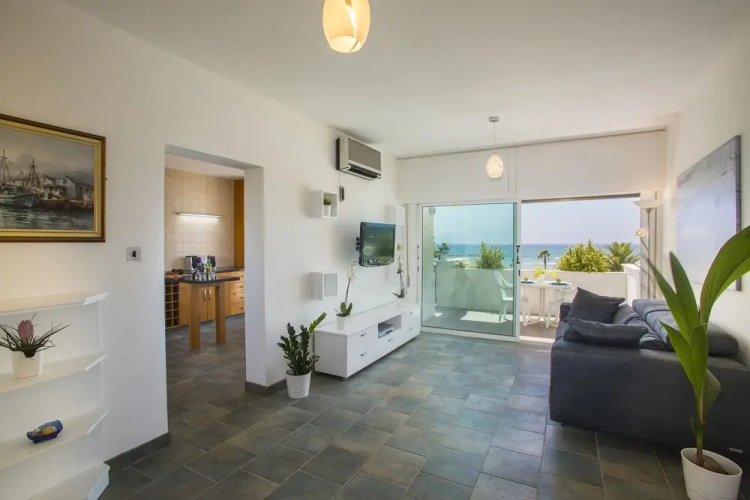 Lordos Sunshore Beachfront Suite