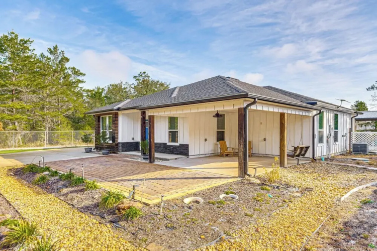 Outdoor Bar & Fire Pit: Navarre Getaway!