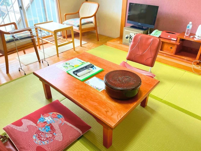 Economy room