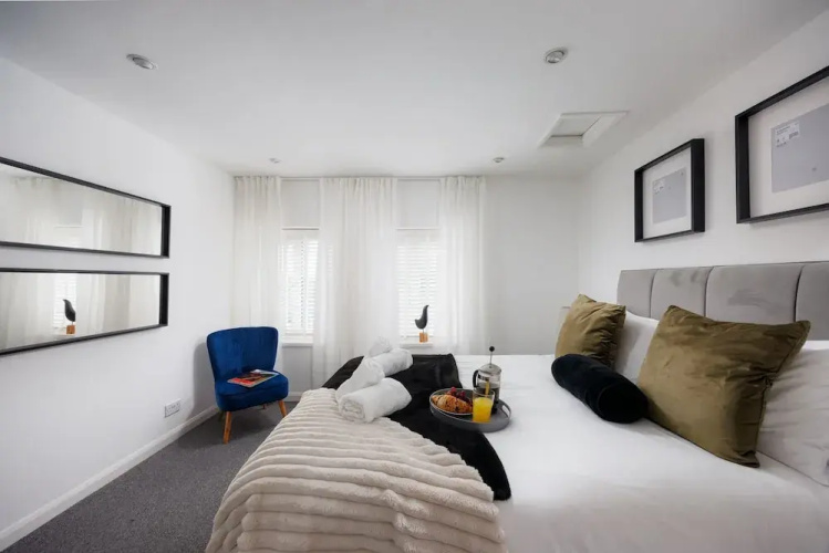 Modern 3 Bed Apartment - Parking