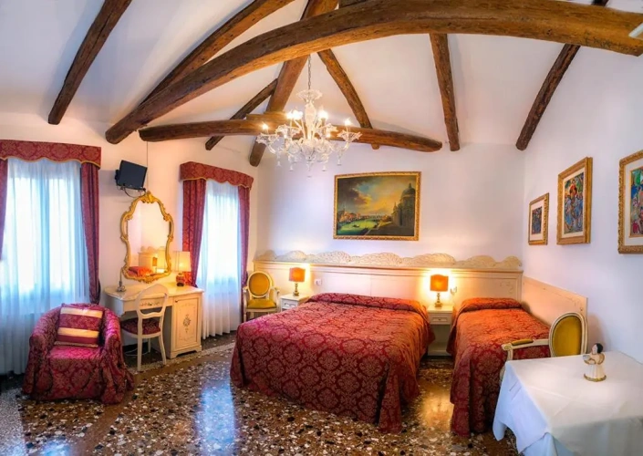 Standard Triple room
