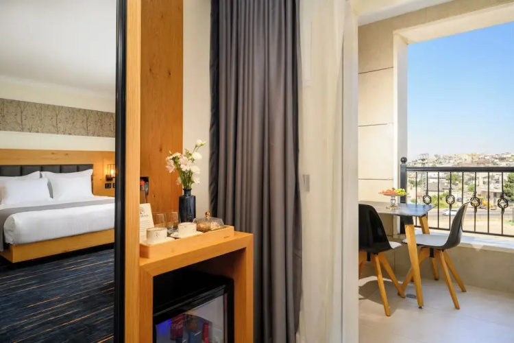 Oaks Hotel