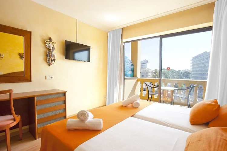 Standard Double room with pool view