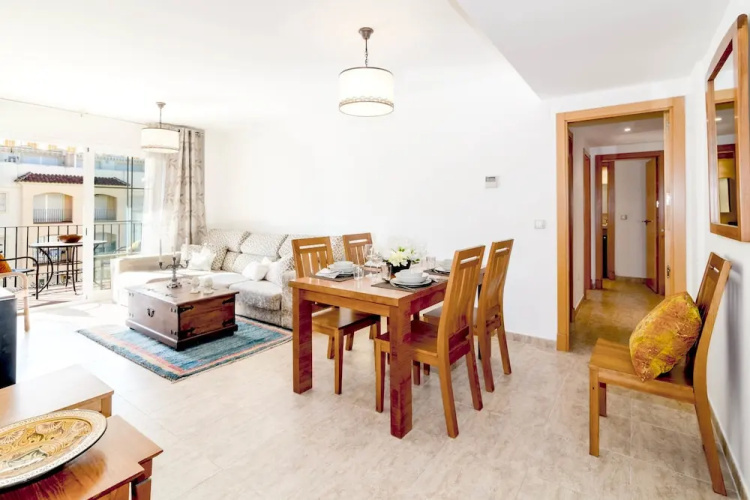 PC-Comfy 2 bedroom apt center Estepona