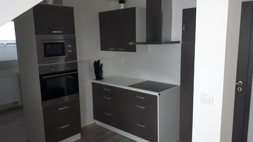3 Bedrooms Attic Apartment
