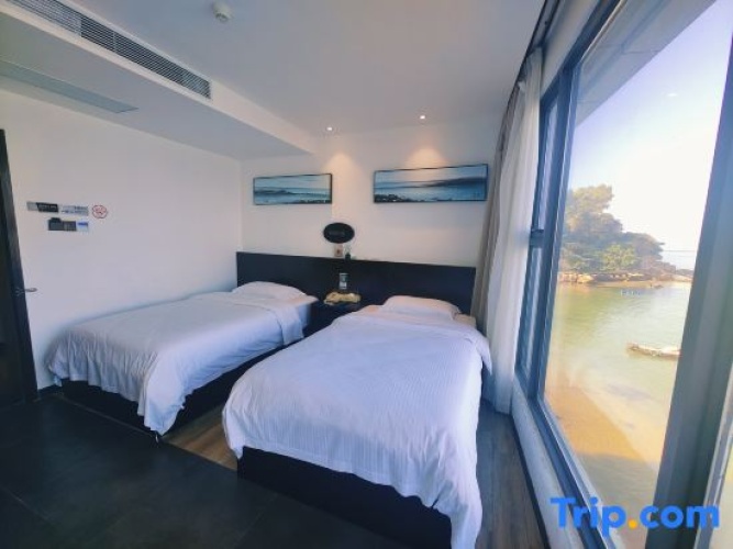 Standard Twin room with ocean view