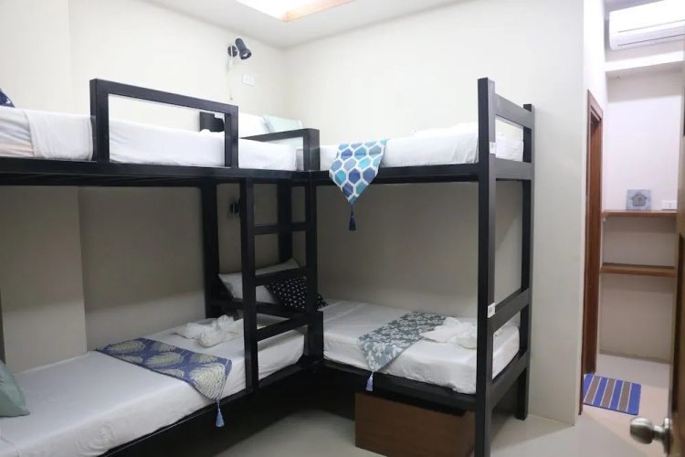 Coron Hostel Express - Adults Only