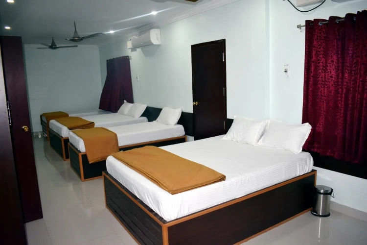 6 Bedrooms Bed in Dorm