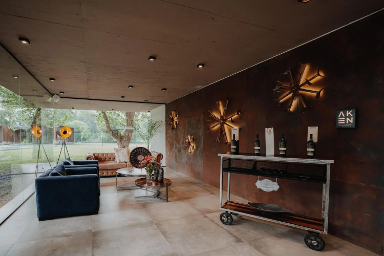La Urumpta Hotel, AKEN MIND