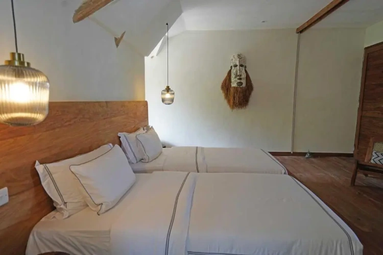 Standard Double room with balcony and with partial sea view