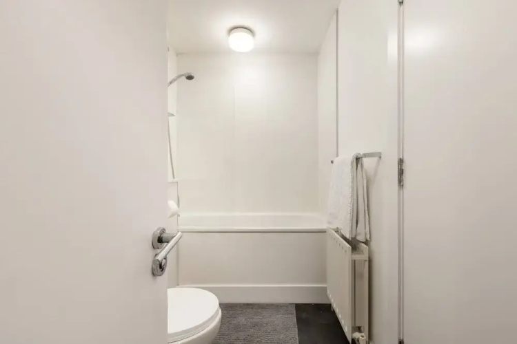 Bright and Modern 3 Floor Apartment in Central London