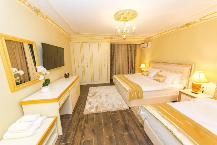 Empire Hotel