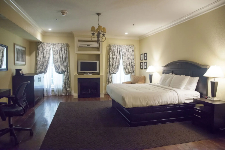 Niagara Crossing Hotel & Spa