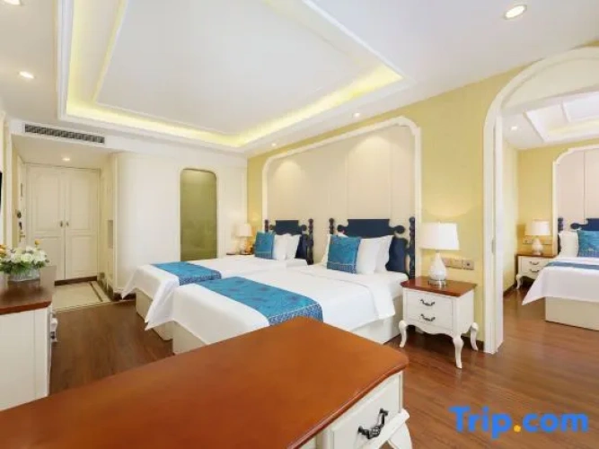 Deluxe Triple Suite