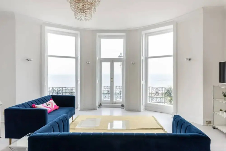 Bright And Elegant 3 Bedroom Seafront Apartment