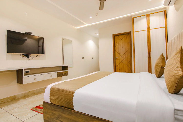 Fabhotel Prime The Eminence