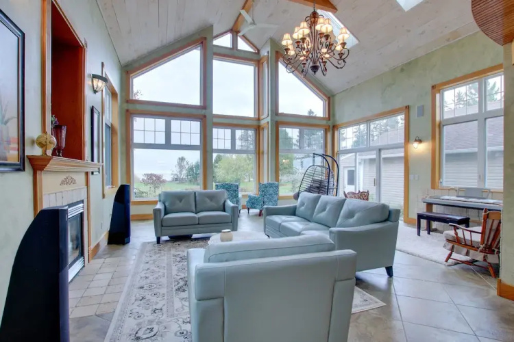 Lakefront Algoma Home w/ Deck, Grill & Fireplace