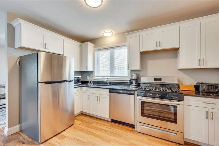 3 Bedrooms Apartment