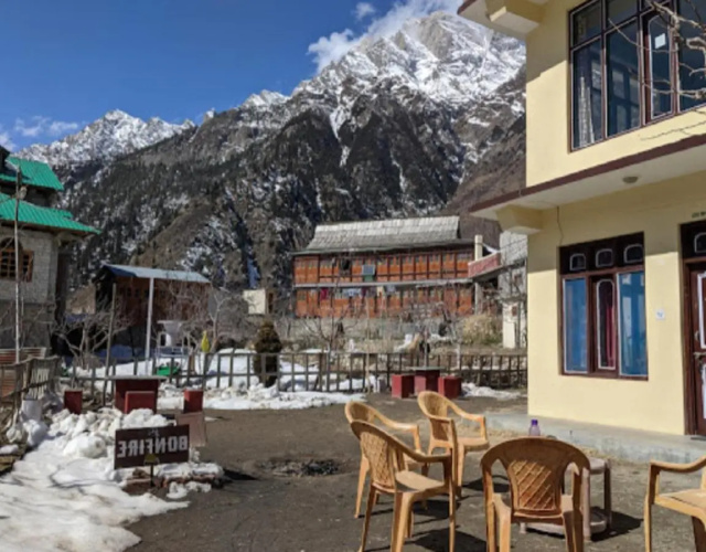 StayApart - Shruti Guest House