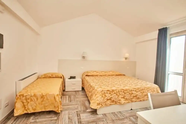 Standard Triple room with balcony