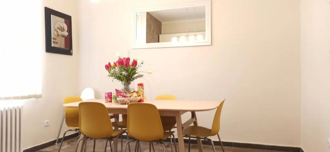 NEW CENTER 4 BDR For 6 / 1min from Republic square