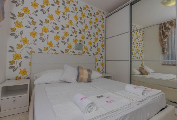2 Bedrooms Apartment with balcony and with sea view