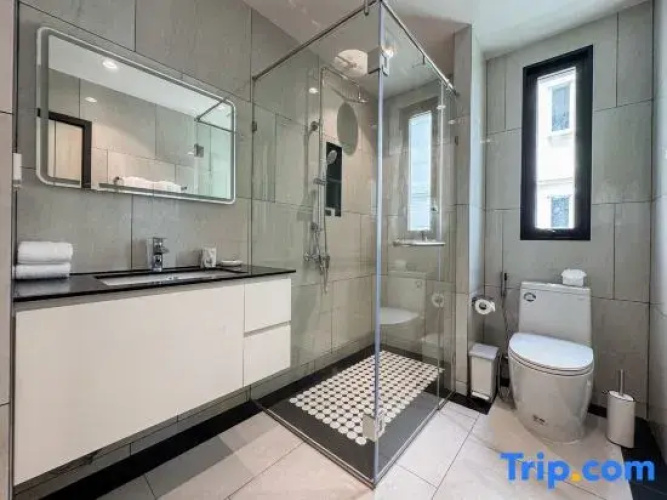 Modern 1Bdr with Pool View The Title Legendary