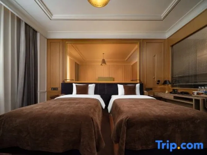 Premium Twin room with street view