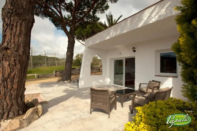 2 Bedrooms Bungalow