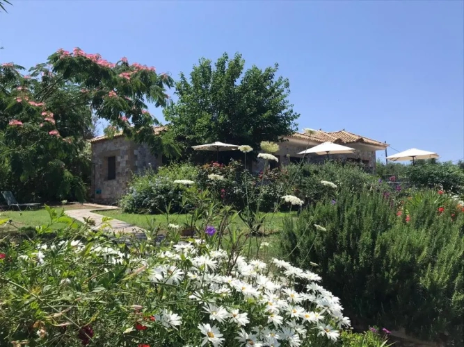 1 Bedroom Cottage with sea view