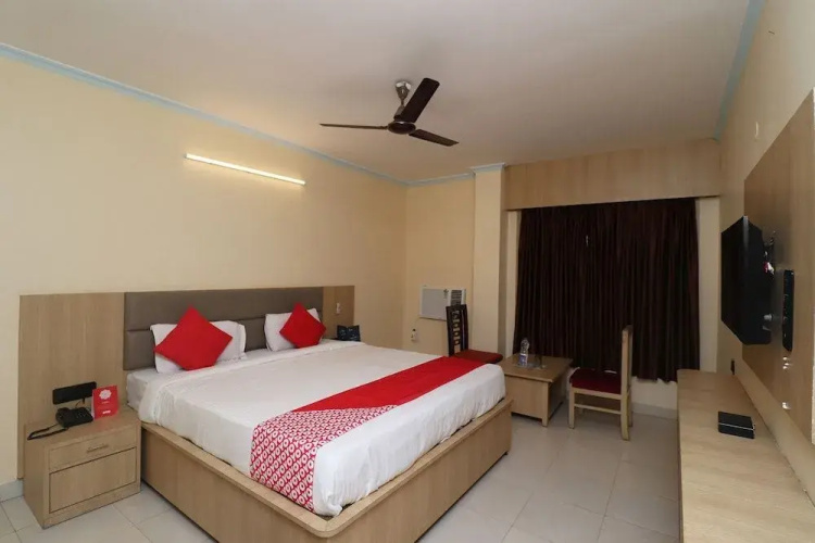 Dawat Hotel By OYO Rooms
