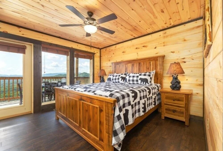 Above The Rest - 4 Bedrooms, 4.5 Baths, Sleeps 12 4 Home by Redawning