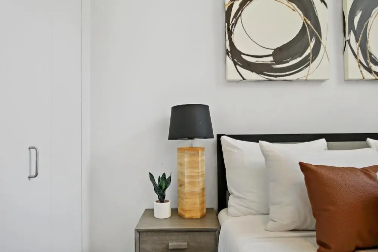 Luxe 1BR Apt - Lake 204 rep