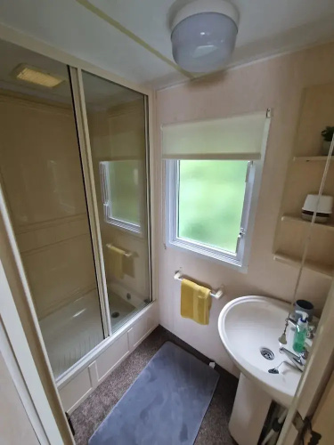 2 Bed Caravan - Sleeps 6 - Pets - Pool - Parking