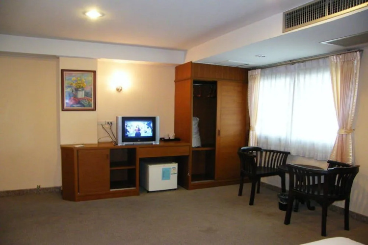 Grand Leo Hotel
