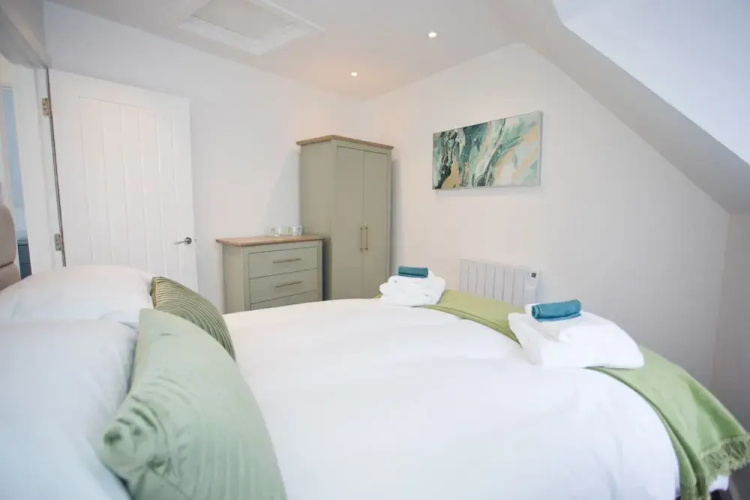 2br-central-15minwalktobeach-freeparking-wifi