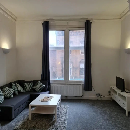 Sleek 2BD Flat Centrally Located in Glasgow