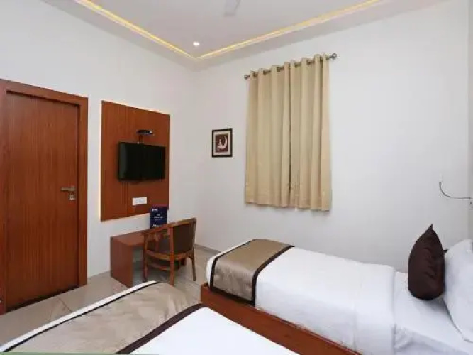 Hotel Paras Royale