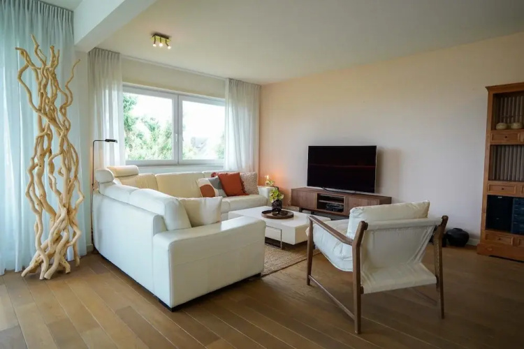 Spacious Apartment With Sea Views