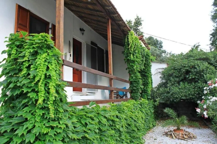 2 Bedrooms Cottage