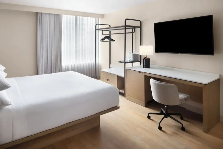 Standard Double room with city view