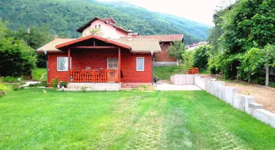 Tarpovi Guest House