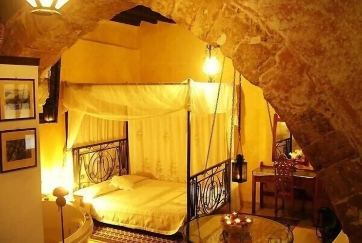 Standard Double room with city view