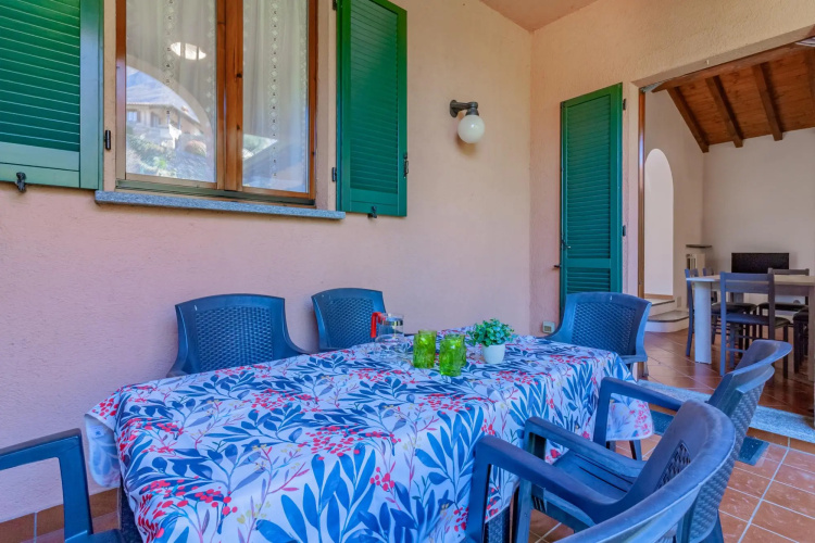 Ca' Mia in Menaggio with 3 bedrooms and 2 bathrooms